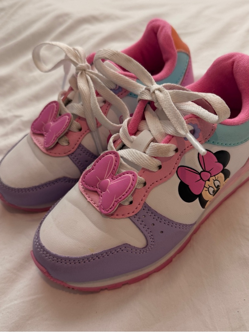 Disney Minnie Mouse Kids' Sneakers with memory foam bow pink